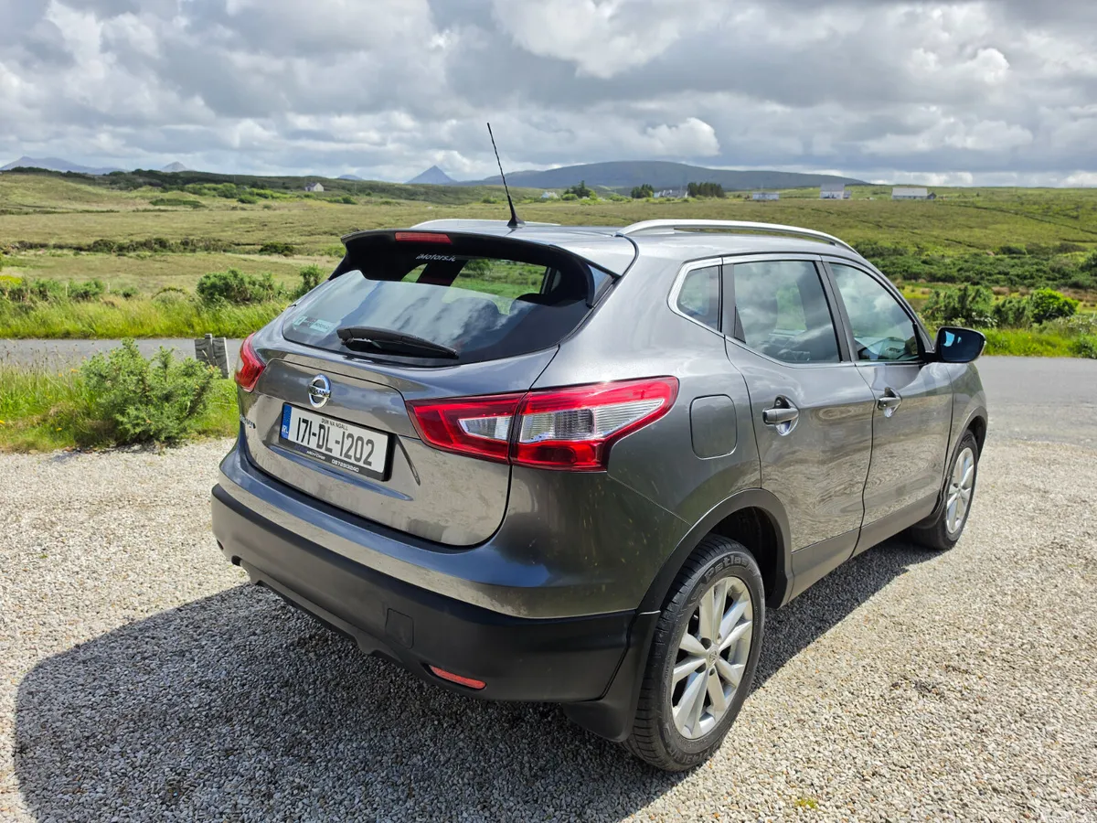 Nissan Qashqai SUV, Diesel, 2017, Grey
