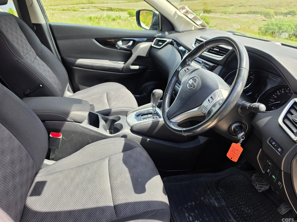 Nissan Qashqai SUV, Diesel, 2017, Grey
