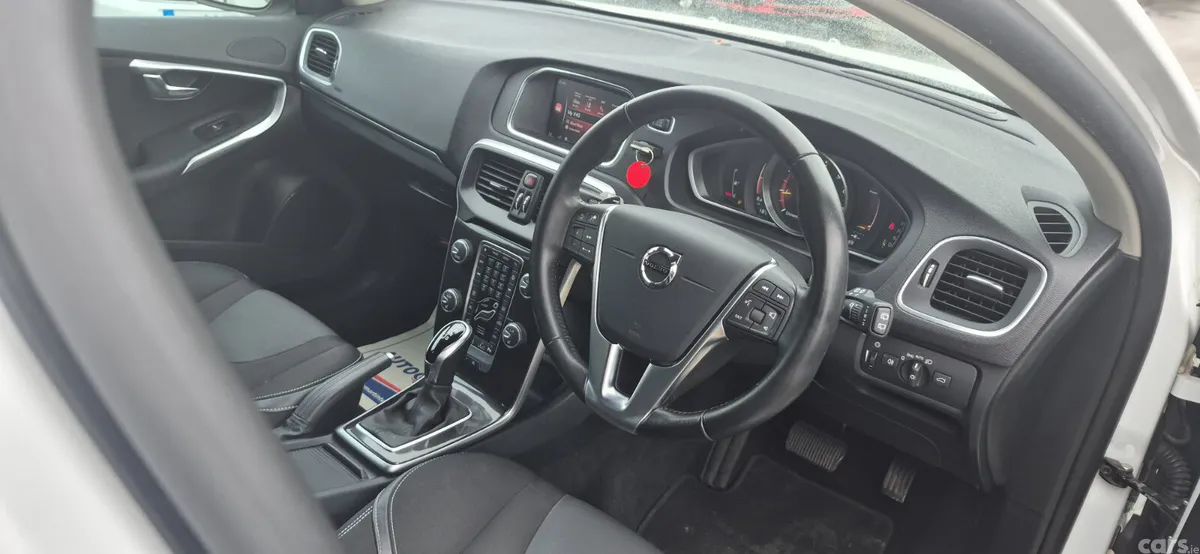 Volvo V40 Hatchback, Petrol, 2018, White