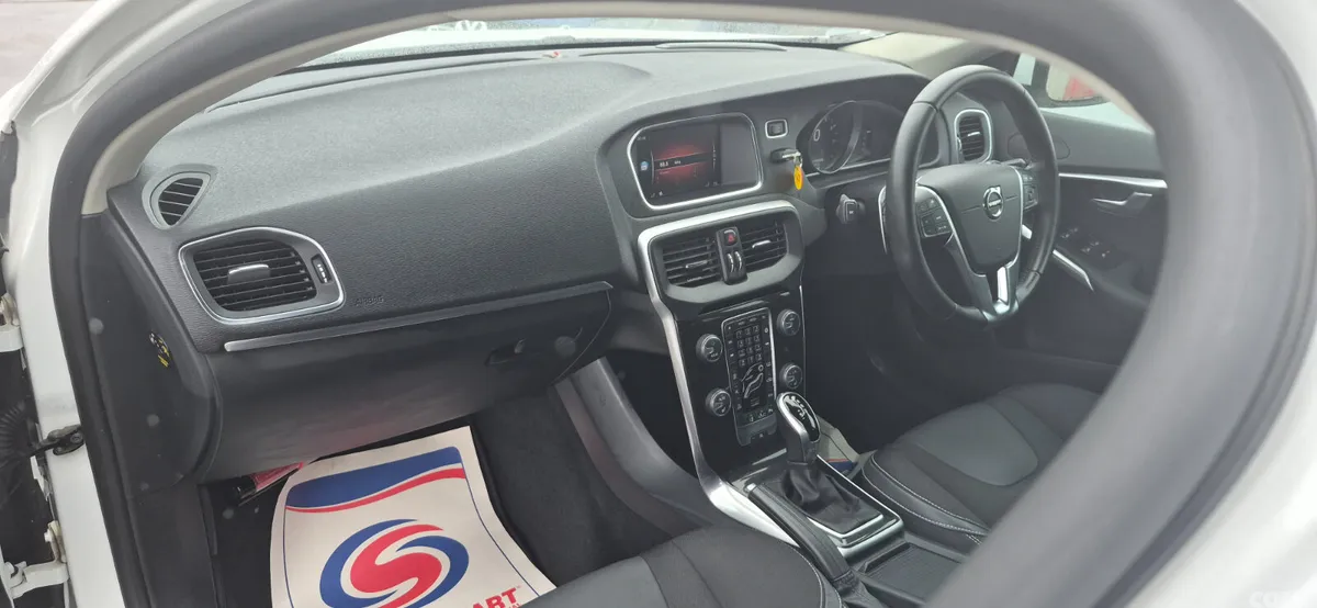 Volvo V40 Hatchback, Petrol, 2018, White