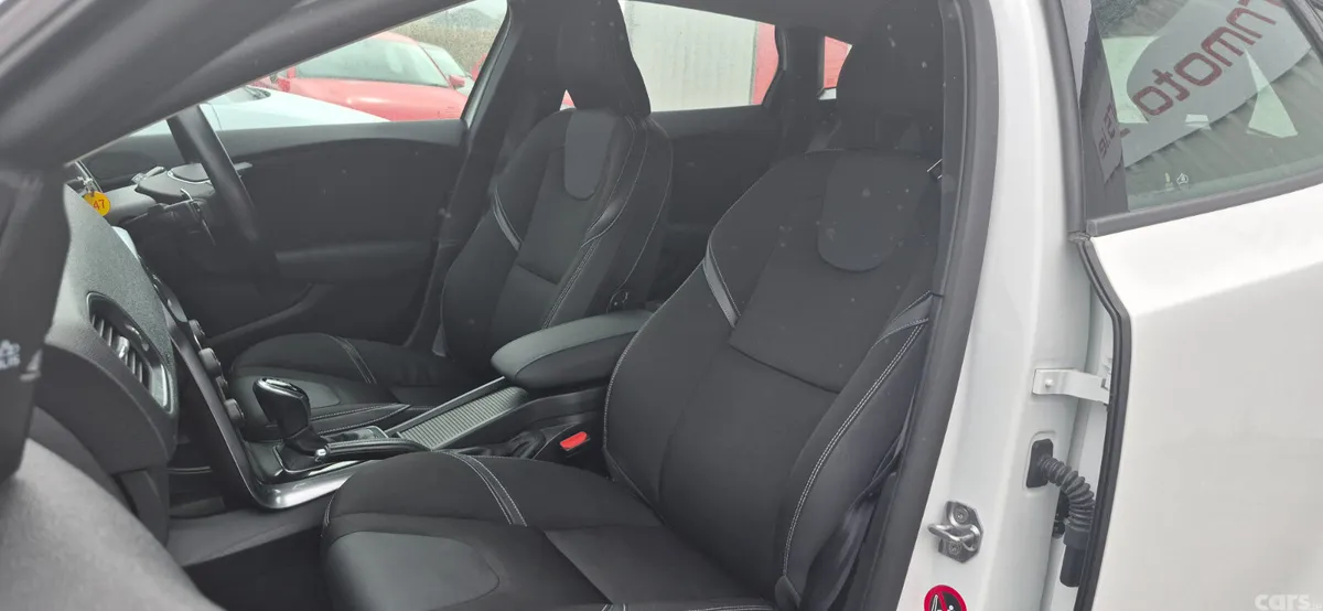 Volvo V40 Hatchback, Petrol, 2018, White