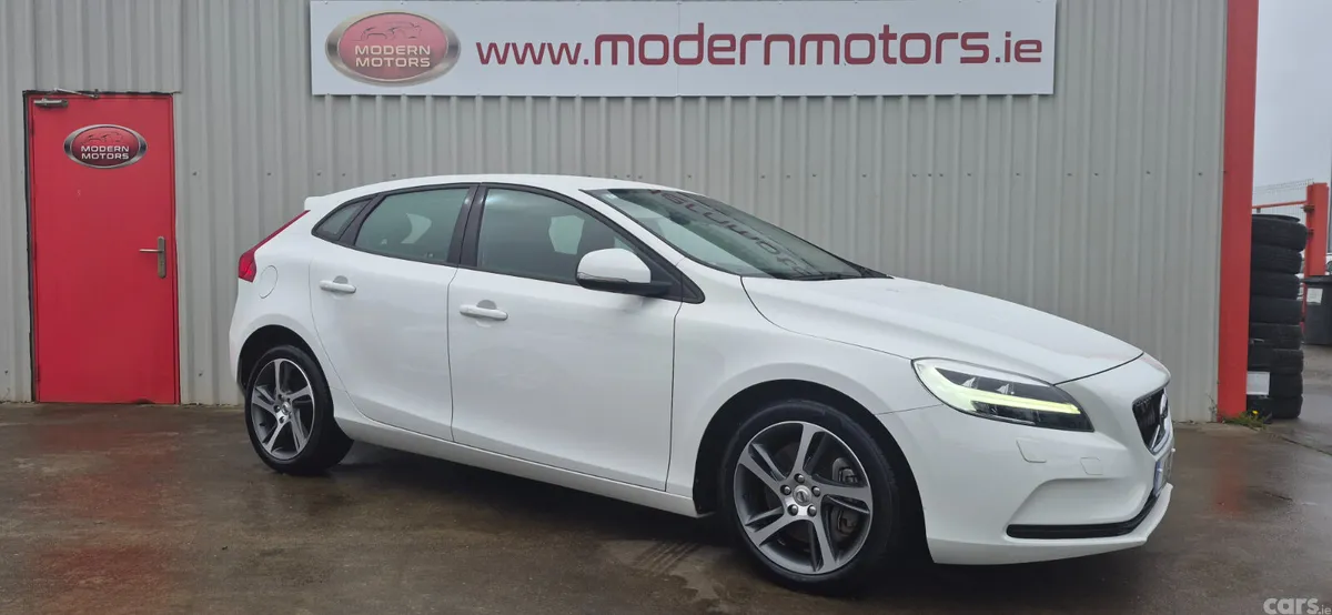 Volvo V40 Hatchback, Petrol, 2018, White