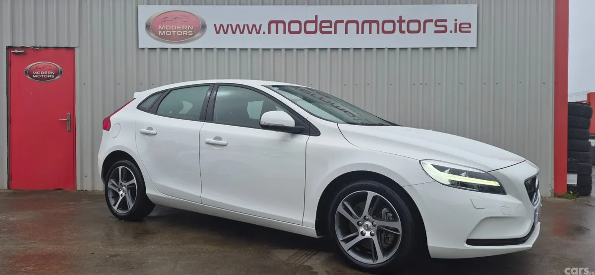 Volvo V40 Hatchback, Petrol, 2018, White