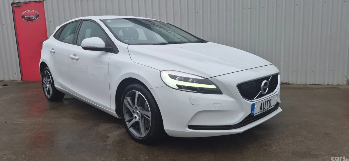 Volvo V40 Hatchback, Petrol, 2018, White