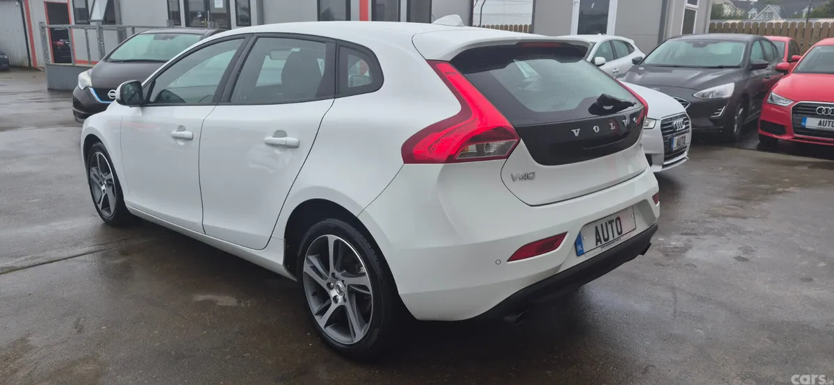 Volvo V40 Hatchback, Petrol, 2018, White
