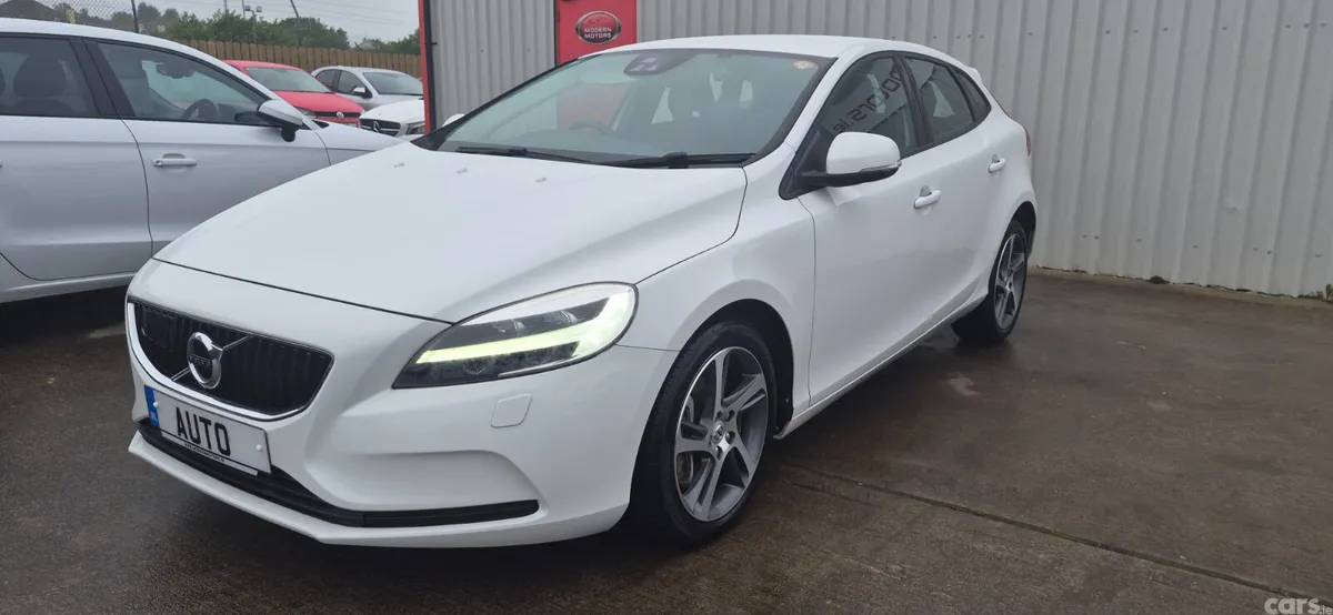 Volvo V40 Hatchback, Petrol, 2018, White