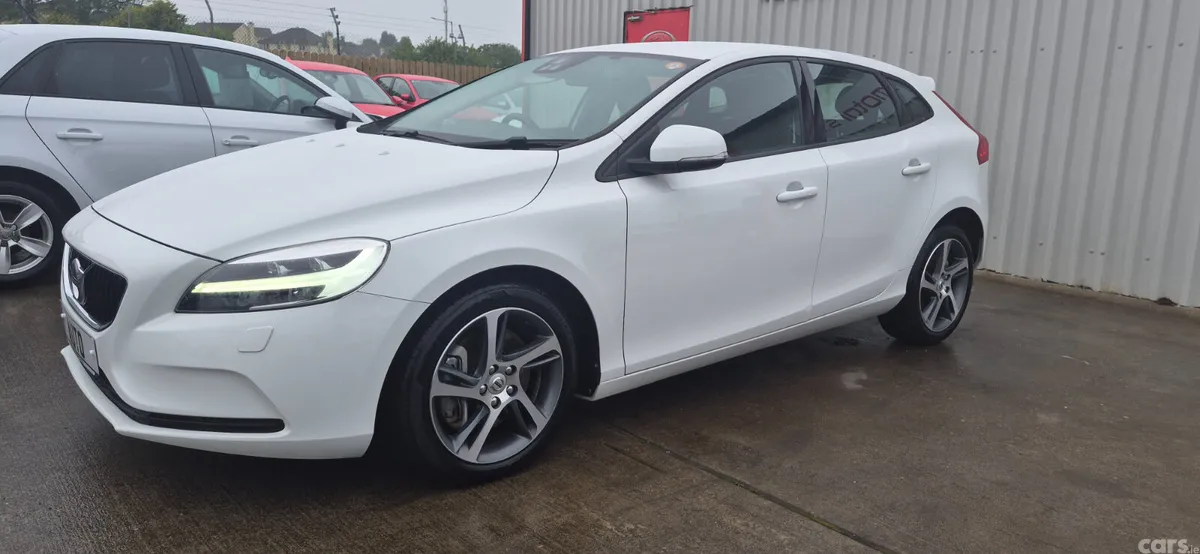 Volvo V40 Hatchback, Petrol, 2018, White