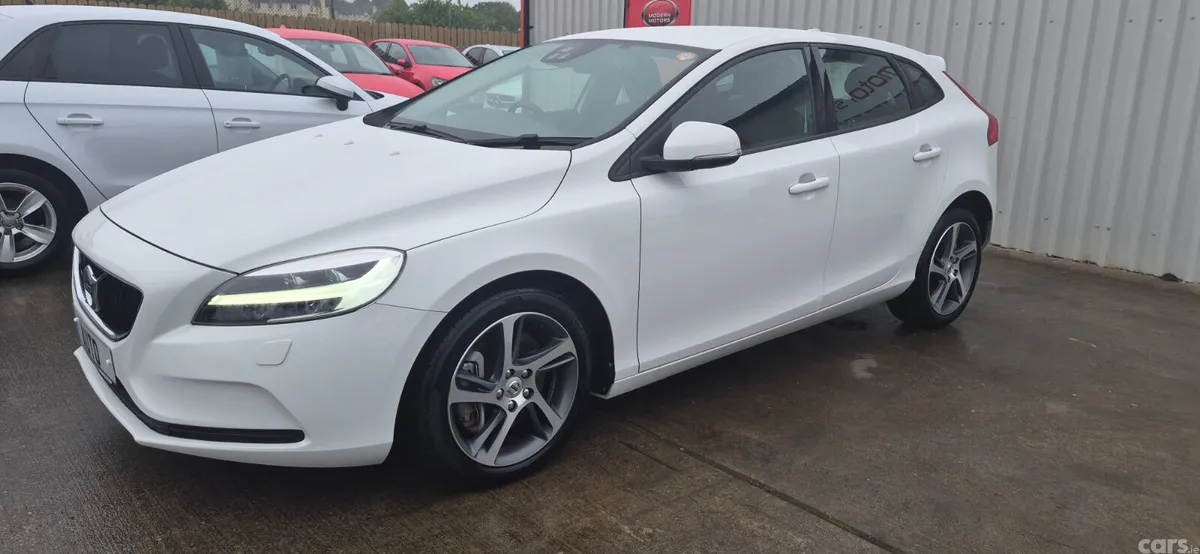 Volvo V40 Hatchback, Petrol, 2018, White