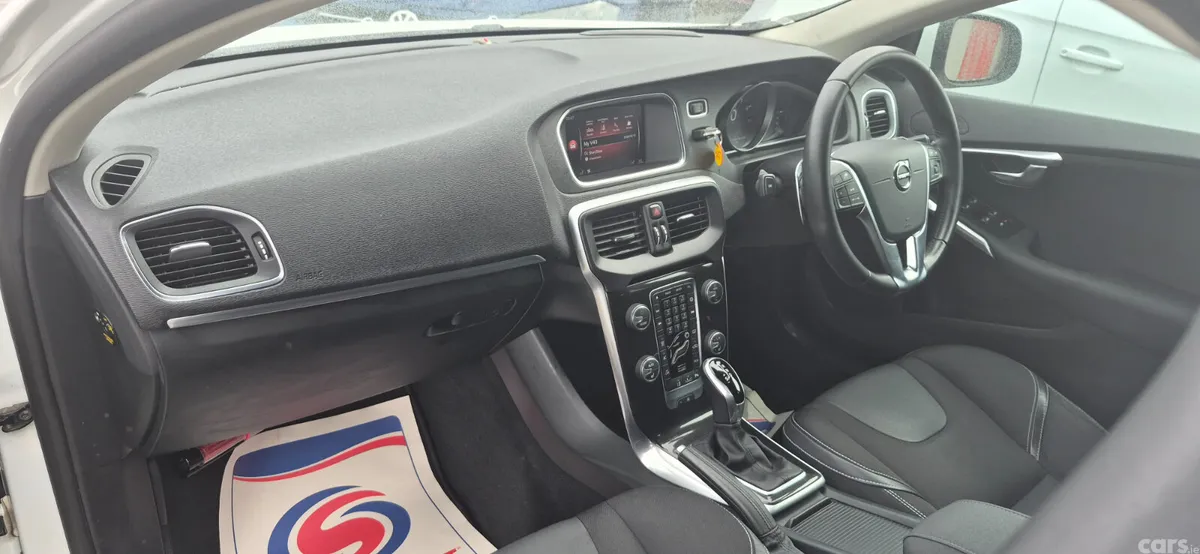 Volvo V40 Hatchback, Petrol, 2018, White