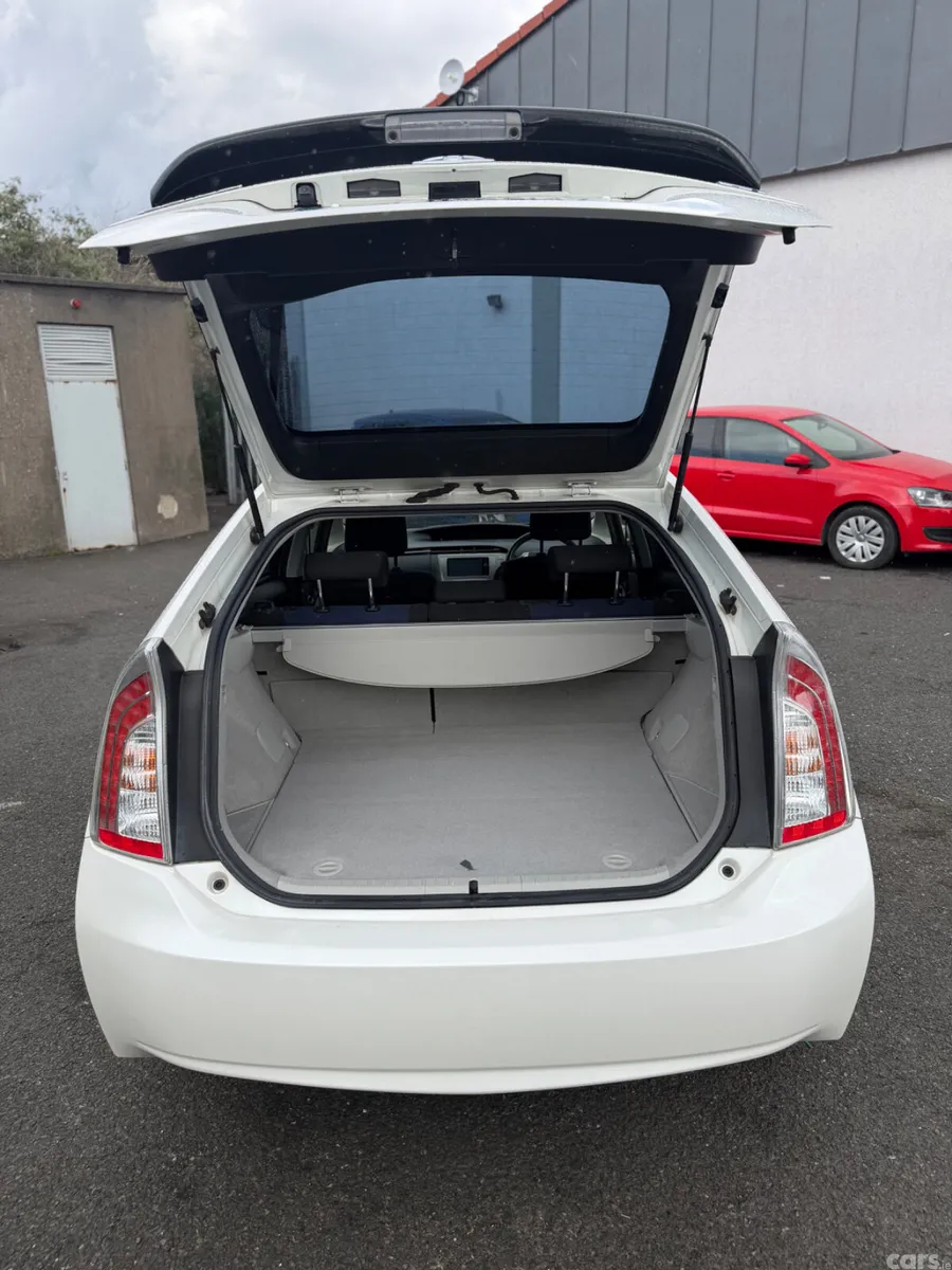 Toyota Prius Hatchback, Petrol, 2013, White