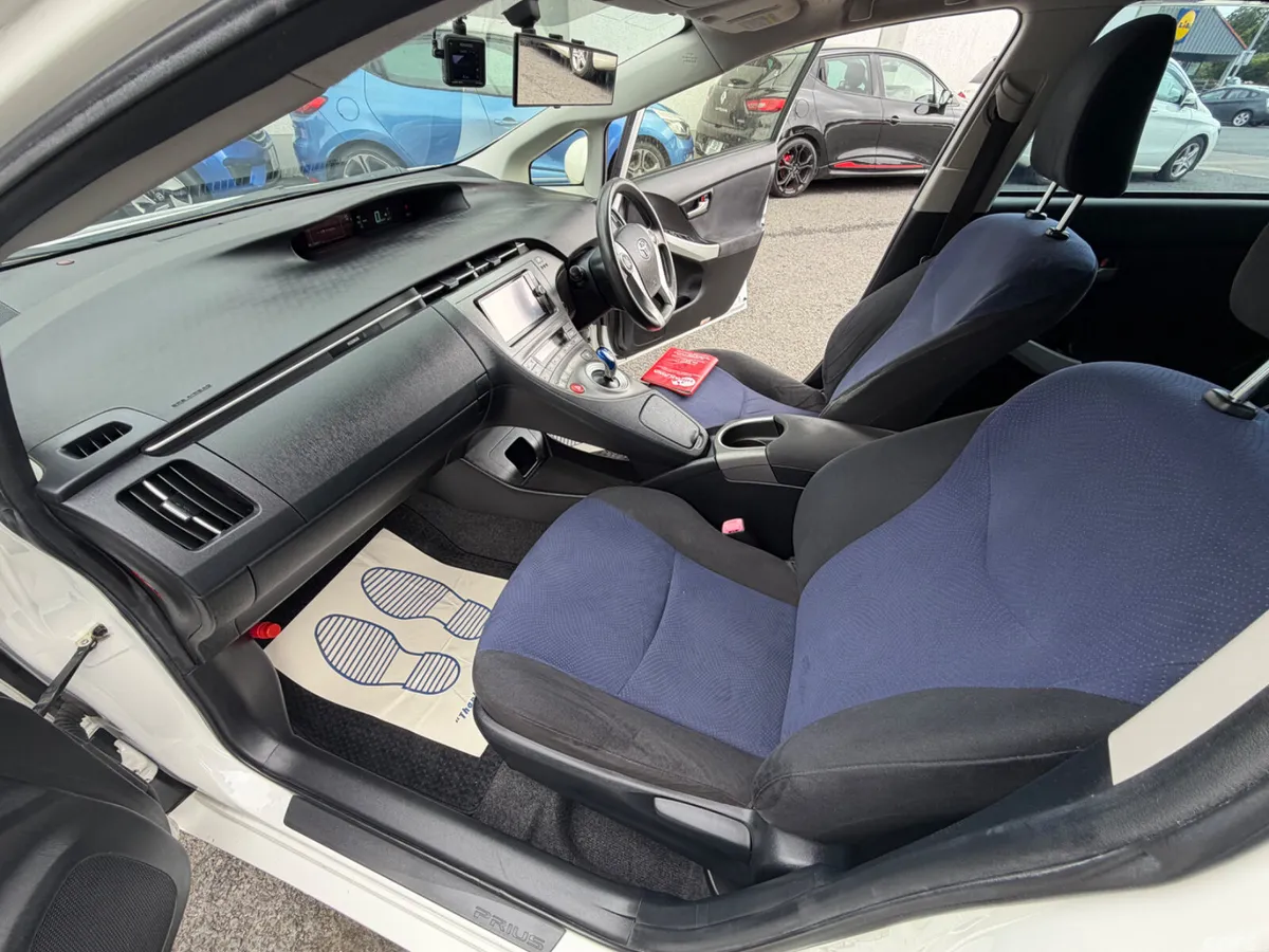 Toyota Prius Hatchback, Petrol, 2013, White