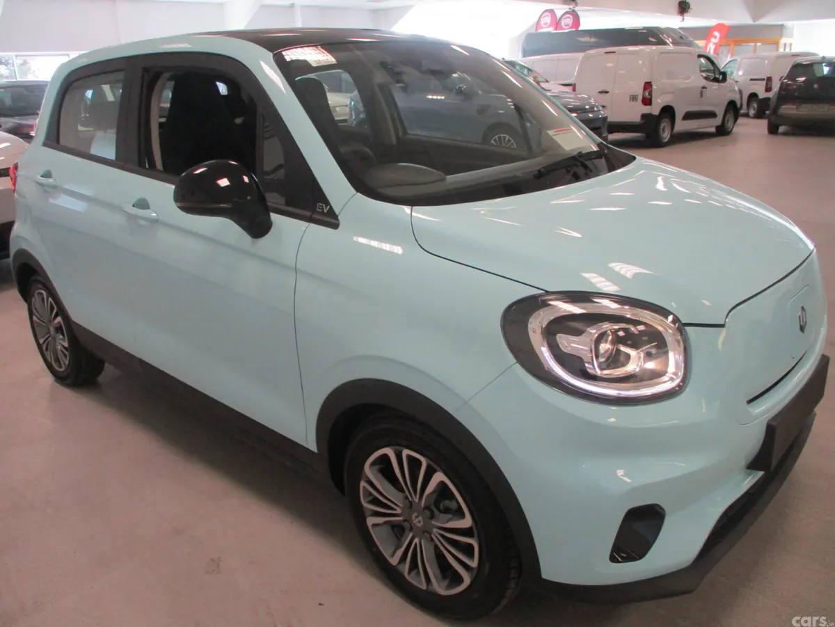 Leapmotor T03 Hatchback, Electric, 2027, Blue