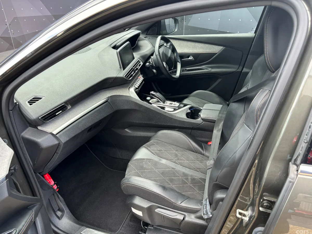 Peugeot 5008 MPV, Diesel, 2019, Grey