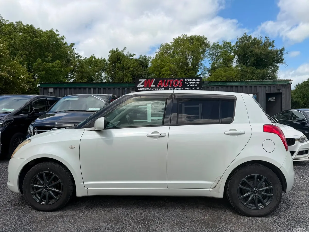 Suzuki Swift Hatchback, Petrol, 2009, White