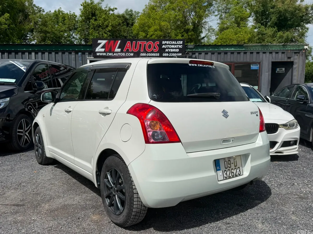 Suzuki Swift Hatchback, Petrol, 2009, White