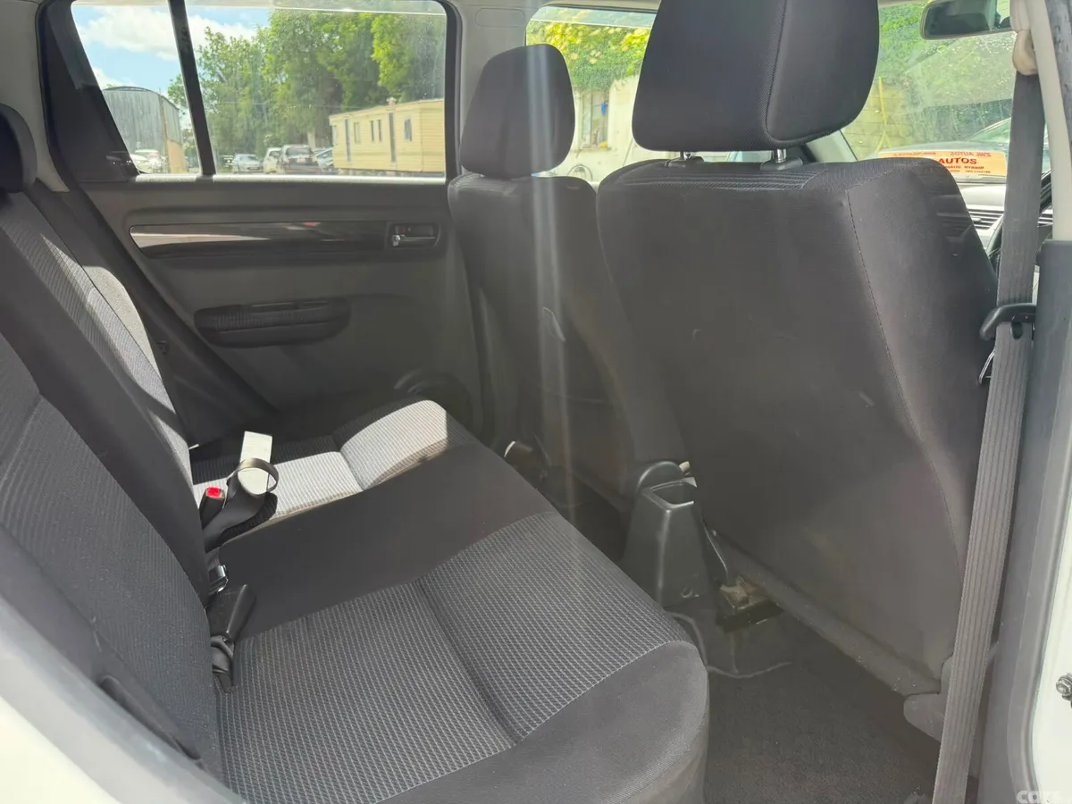 Suzuki Swift Hatchback, Petrol, 2009, White