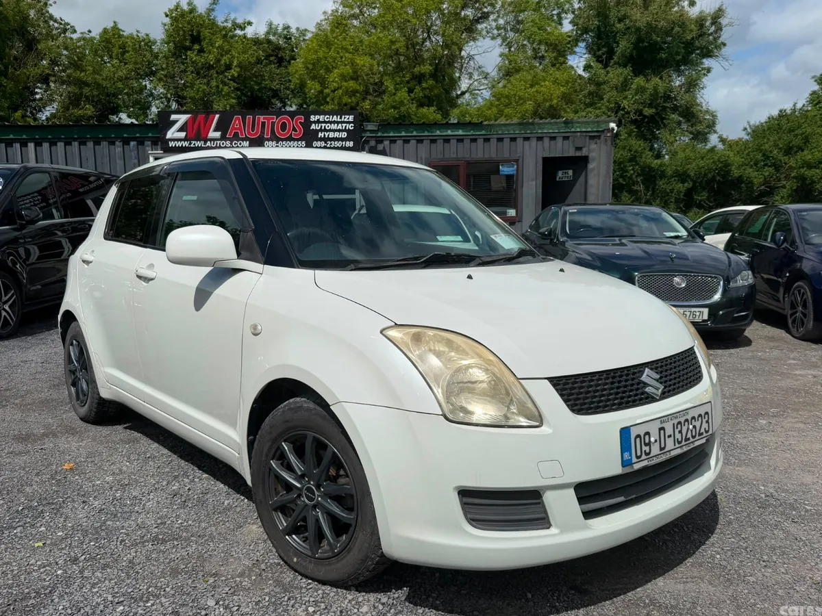 Suzuki Swift Hatchback, Petrol, 2009, White