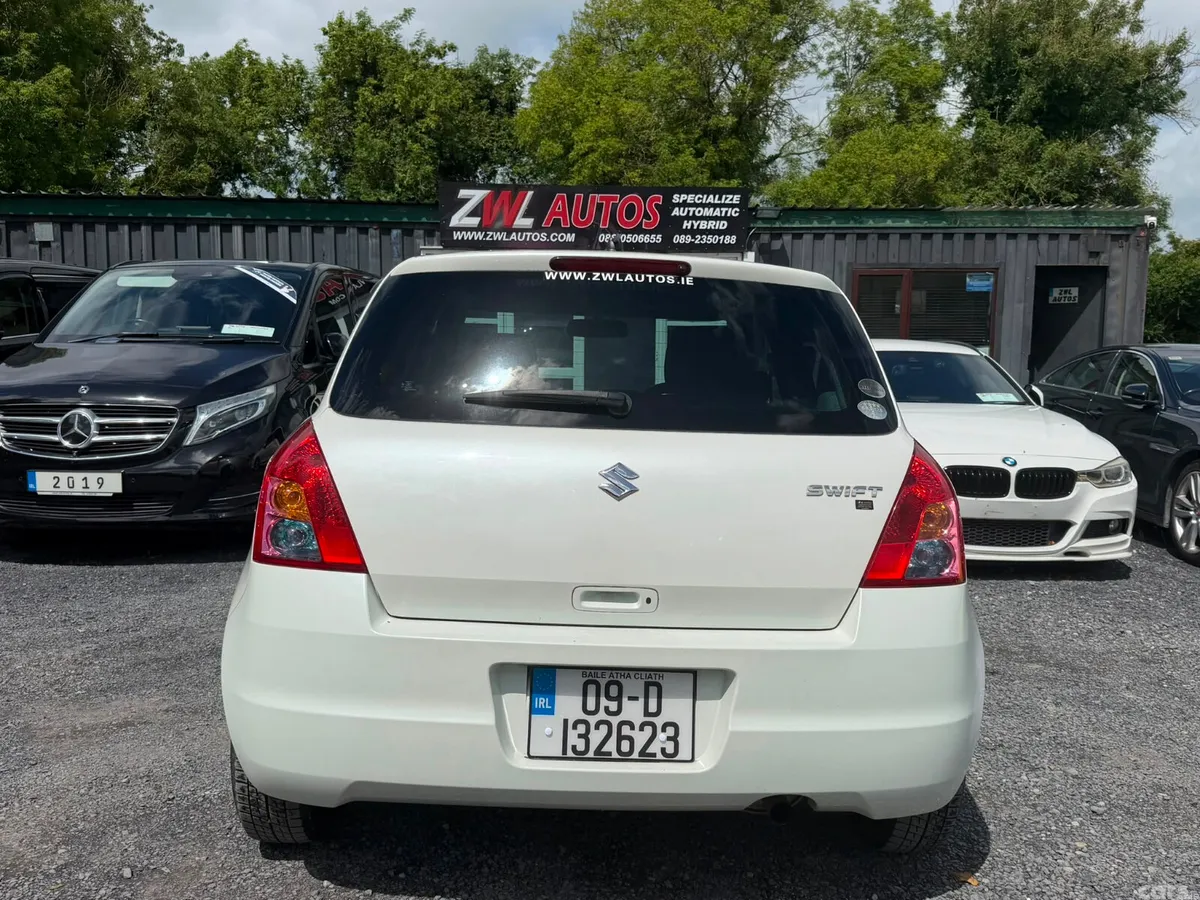 Suzuki Swift Hatchback, Petrol, 2009, White