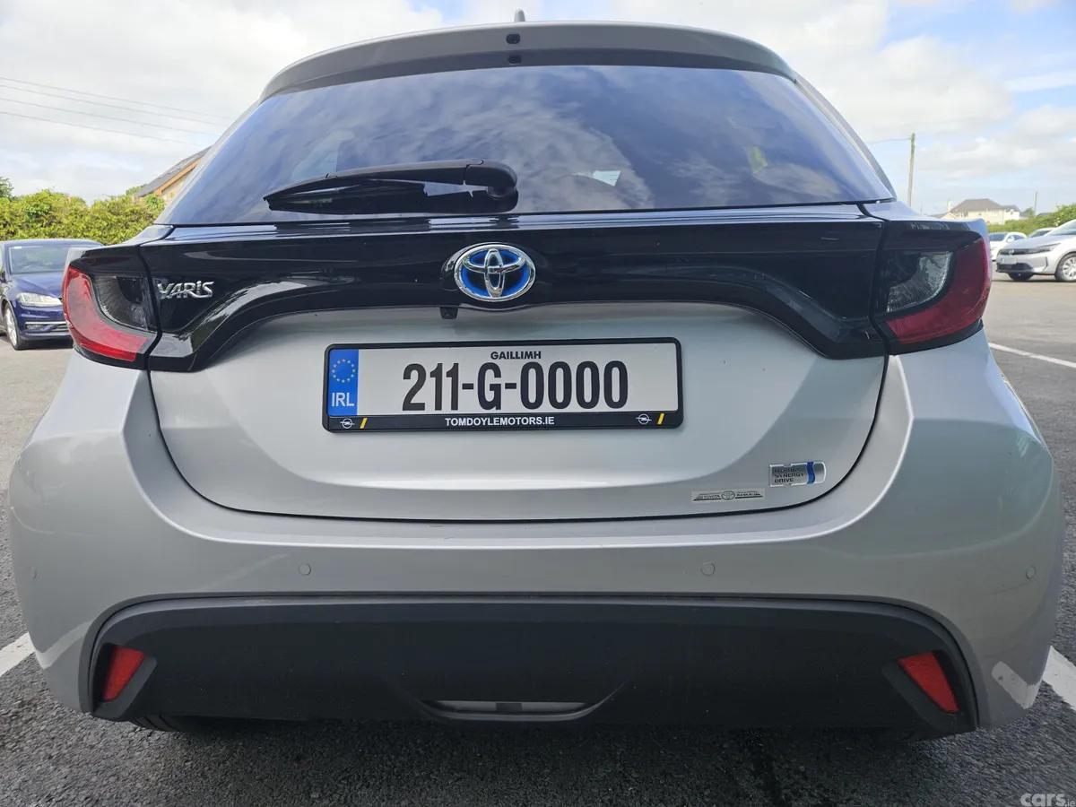 Toyota Yaris Hatchback, Petrol Hybrid, 2021, Silver