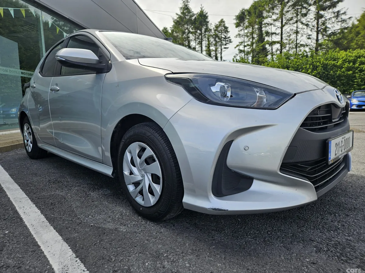 Toyota Yaris Hatchback, Petrol Hybrid, 2021, Silver