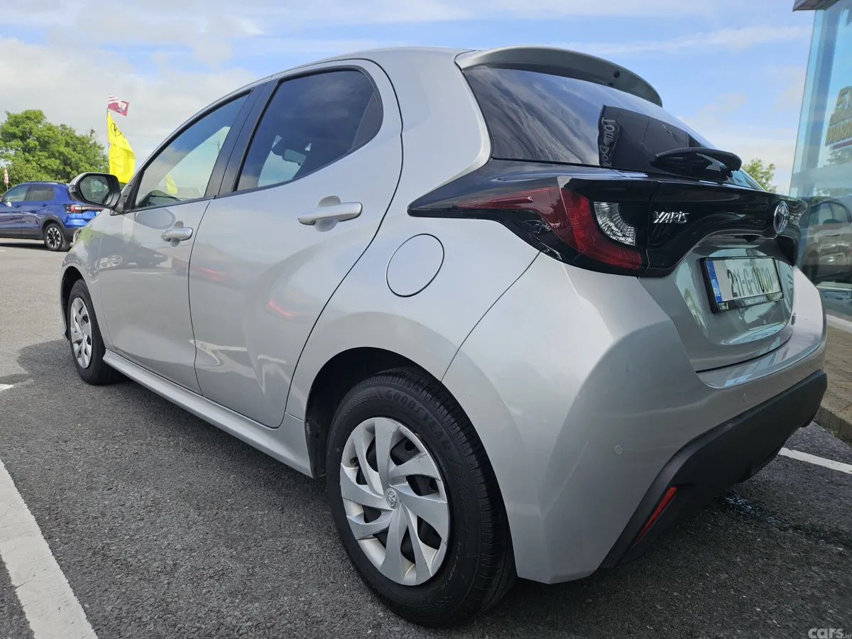 Toyota Yaris Hatchback, Petrol Hybrid, 2021, Silver