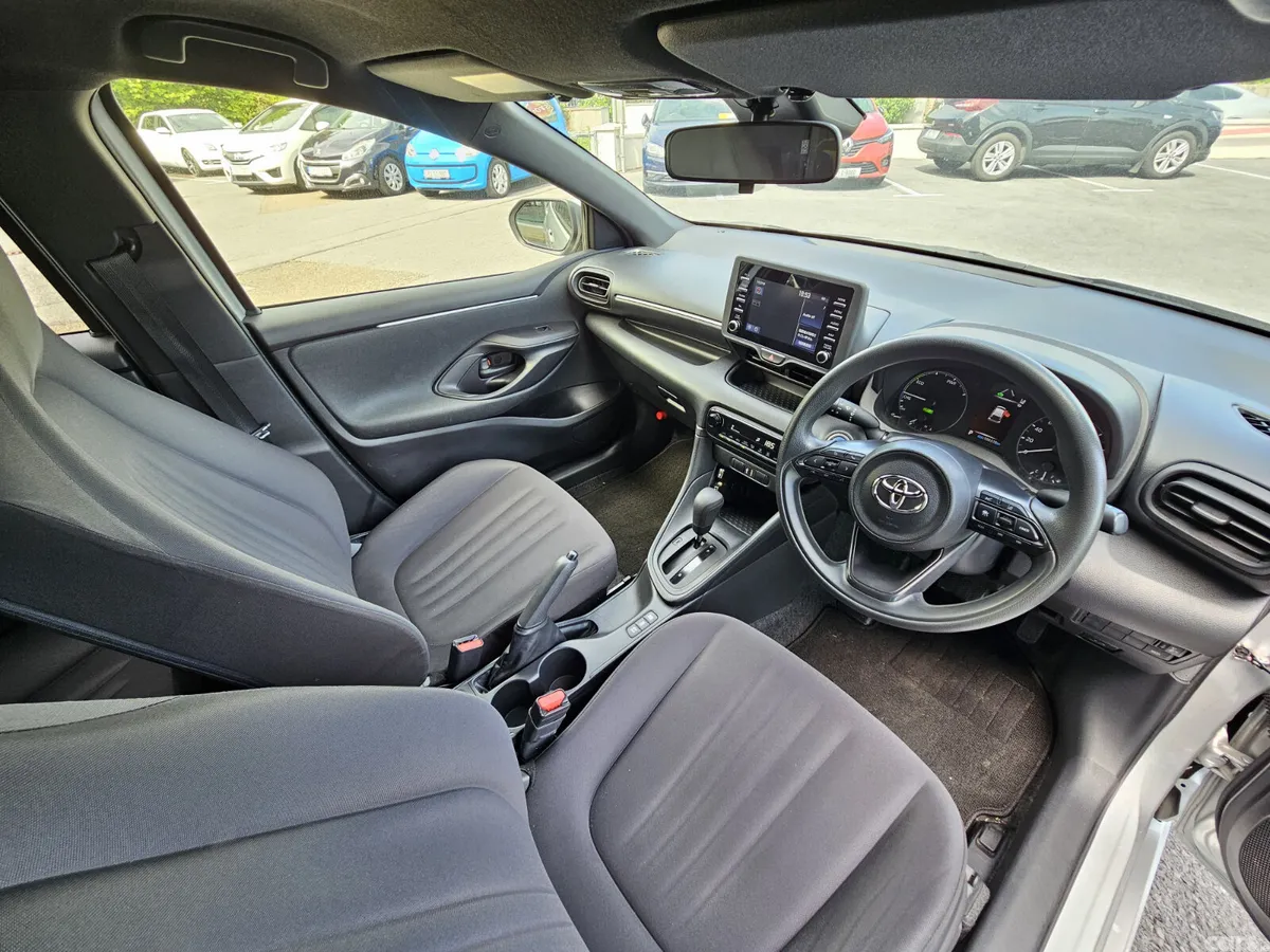 Toyota Yaris Hatchback, Petrol Hybrid, 2021, Silver