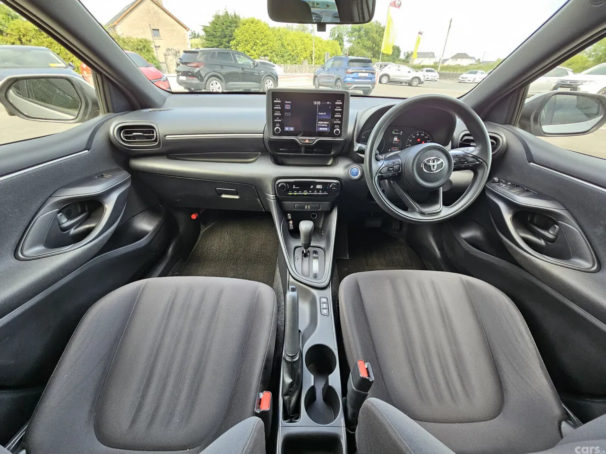 Toyota Yaris Hatchback, Petrol Hybrid, 2021, Silver