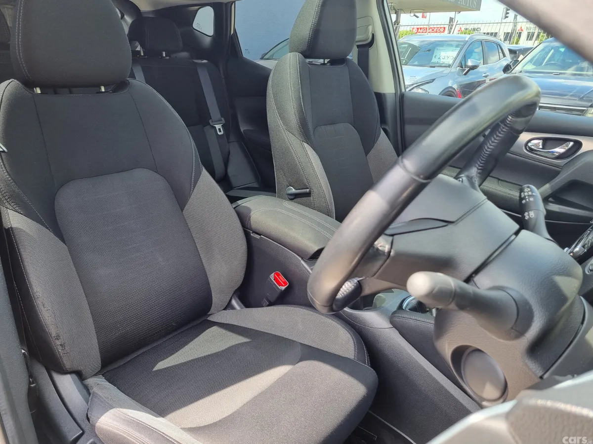 Nissan Qashqai SUV, Petrol, 2017, Silver