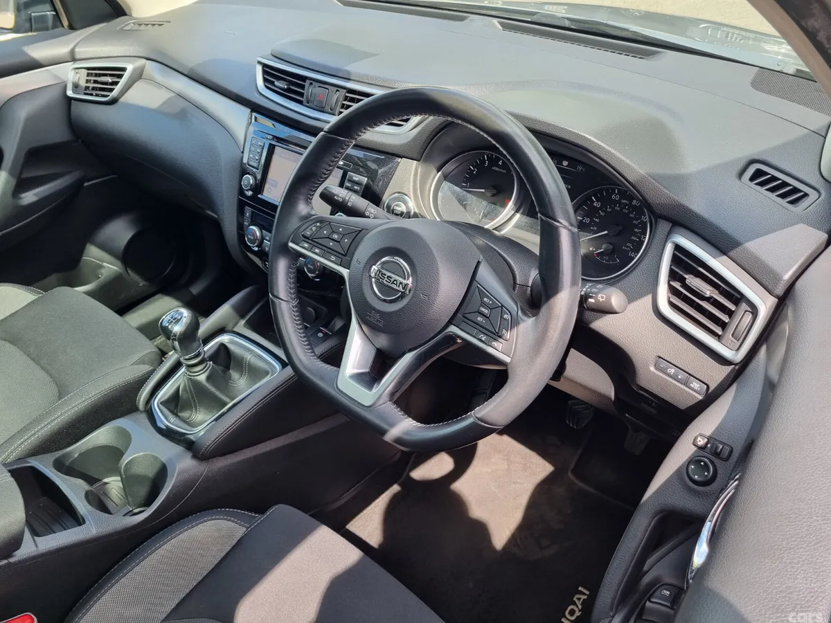 Nissan Qashqai SUV, Petrol, 2017, Silver