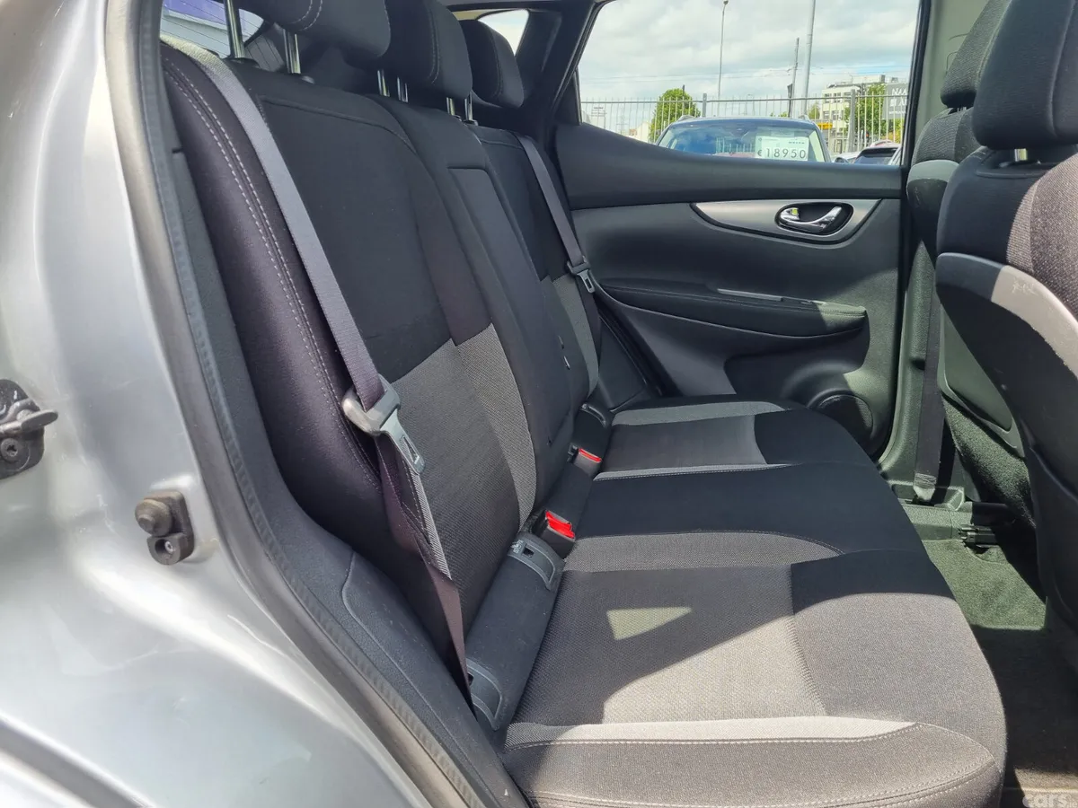 Nissan Qashqai SUV, Petrol, 2017, Silver