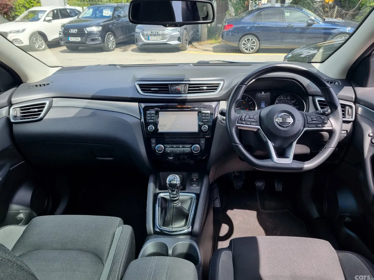 Nissan Qashqai SUV, Petrol, 2017, Silver