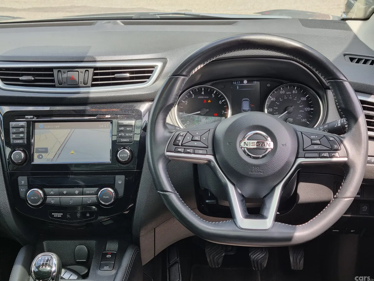 Nissan Qashqai SUV, Petrol, 2017, Silver