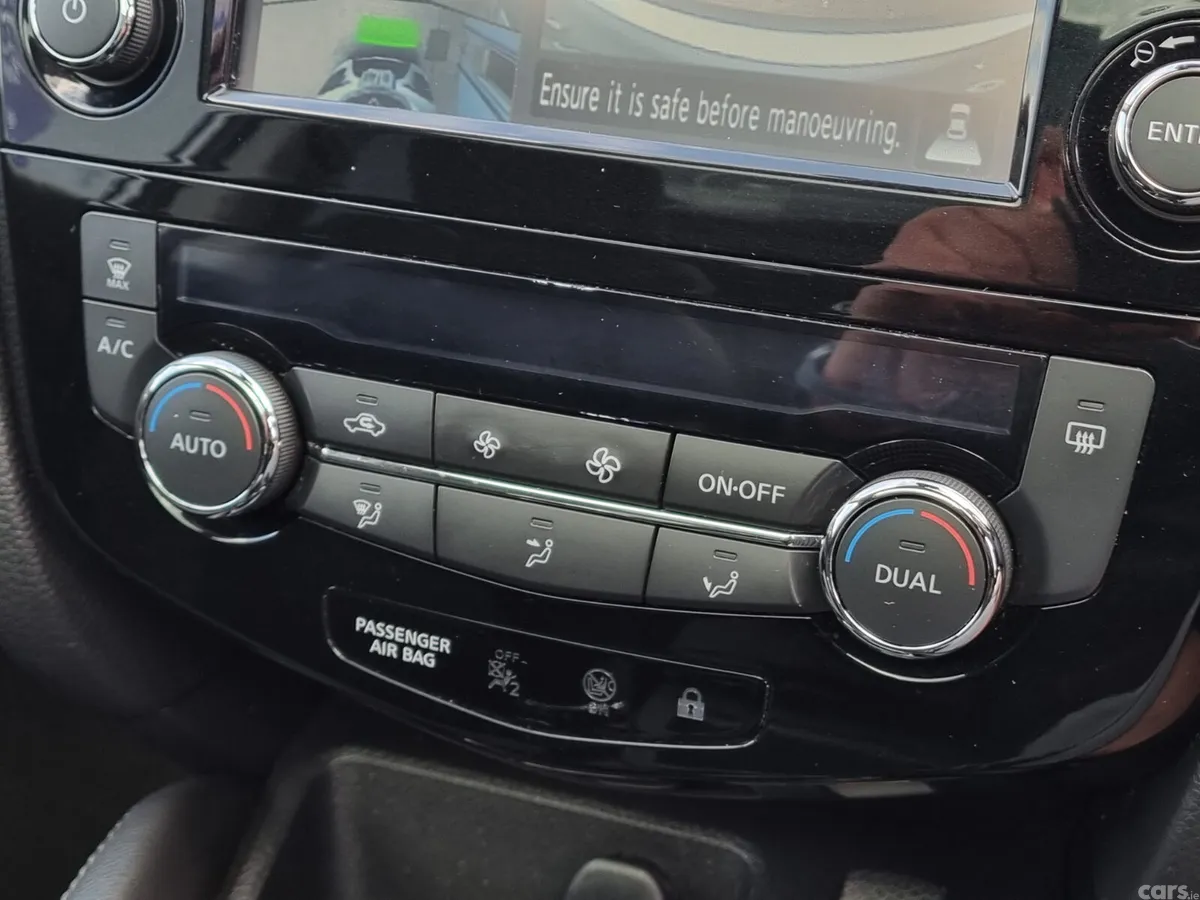 Nissan Qashqai SUV, Petrol, 2017, Silver