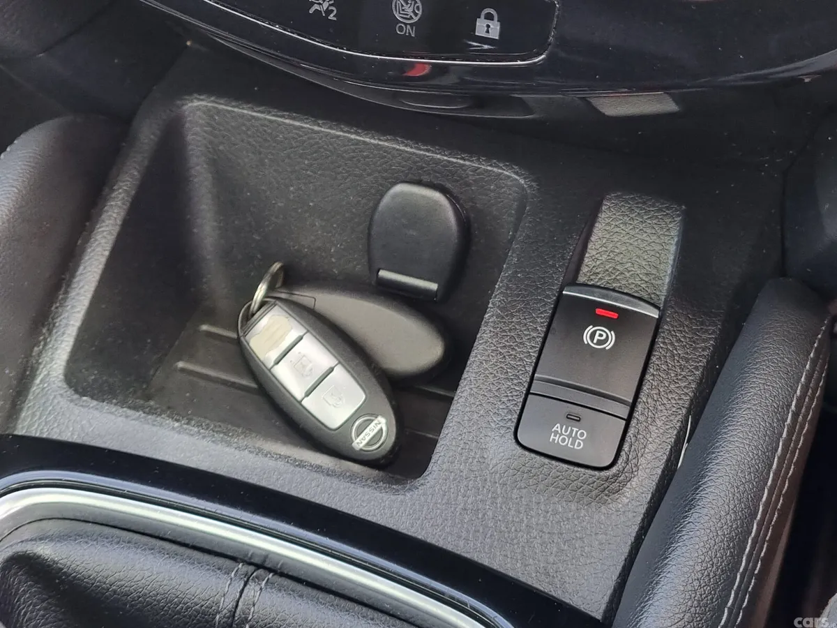 Nissan Qashqai SUV, Petrol, 2017, Silver