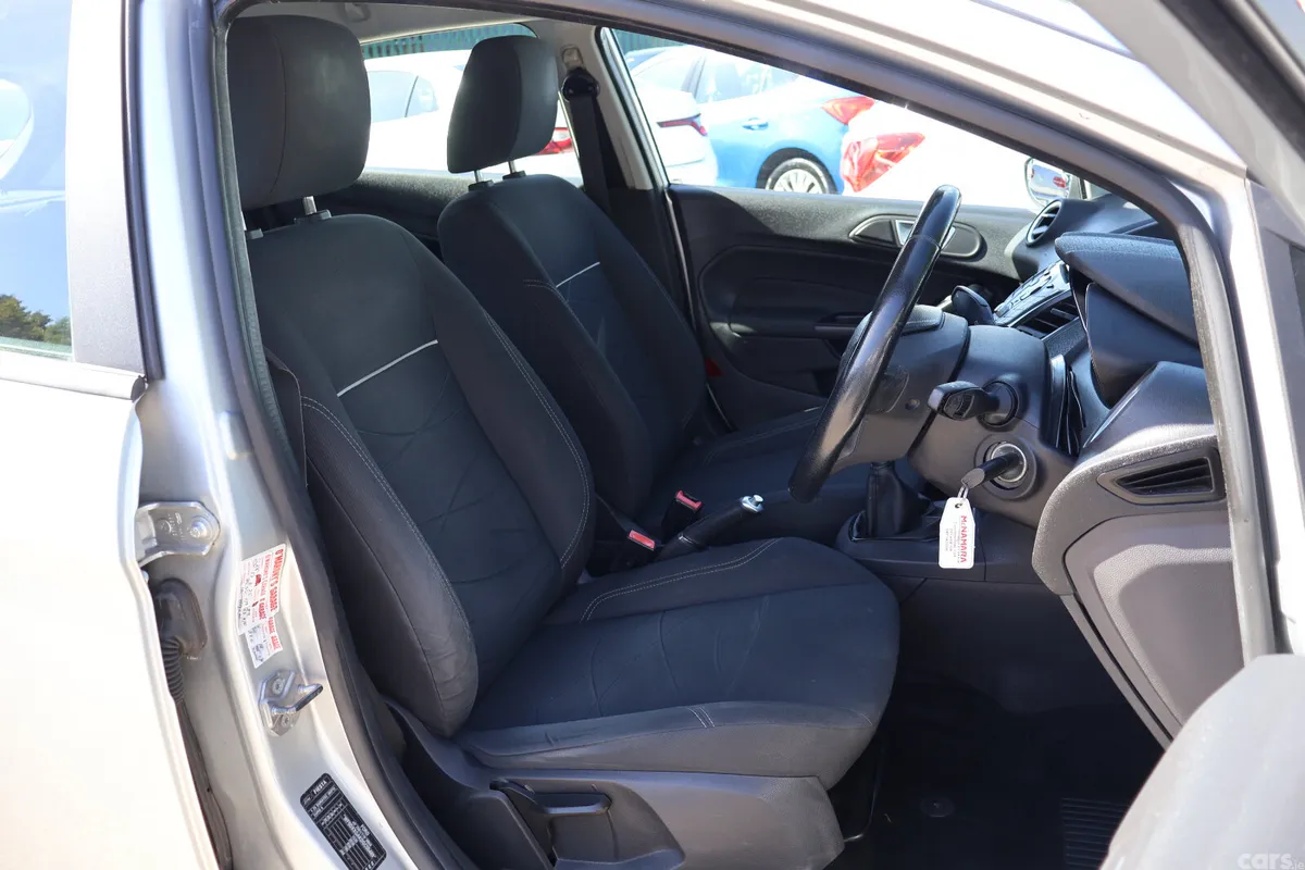 Ford Fiesta Hatchback, Petrol, 2017, Grey
