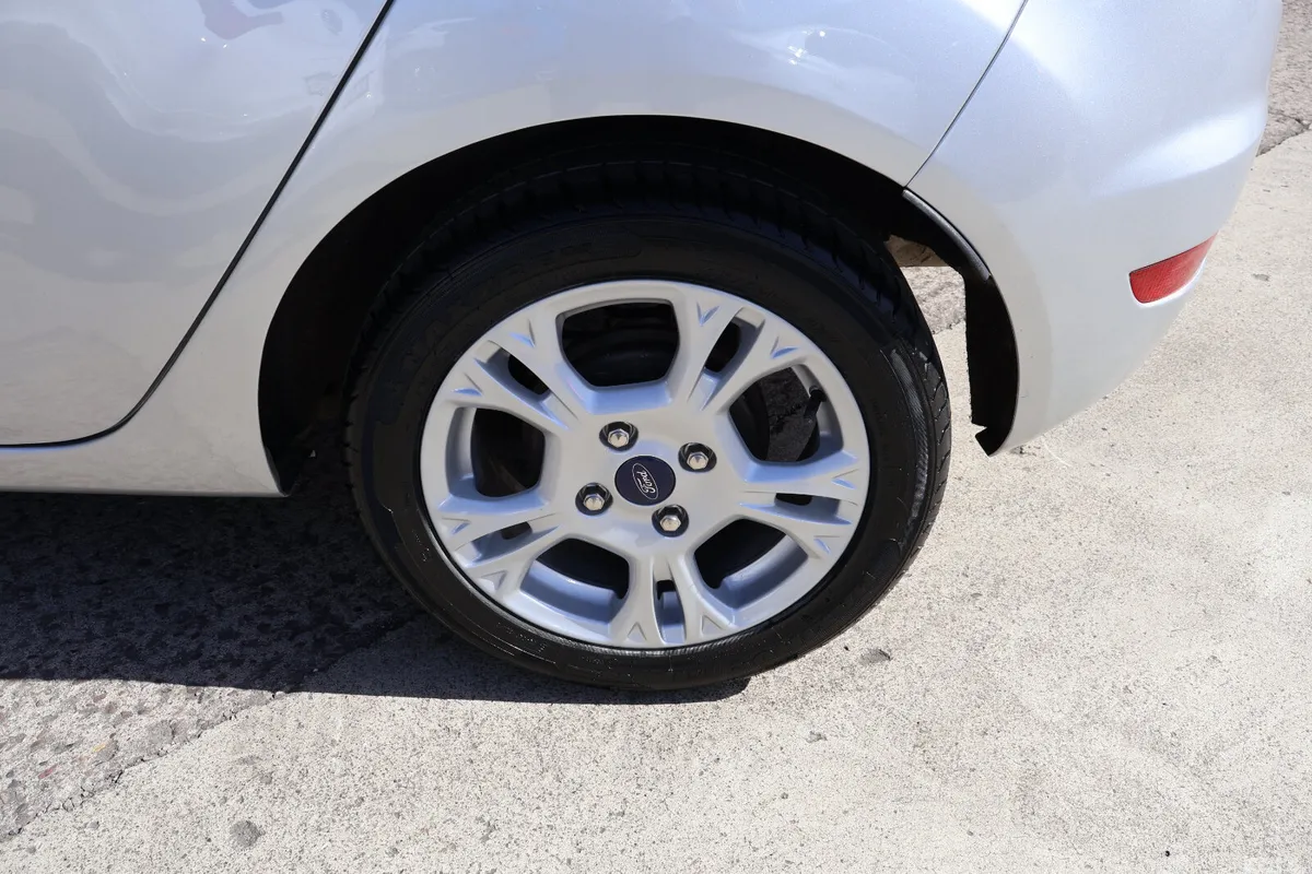 Ford Fiesta Hatchback, Petrol, 2017, Grey