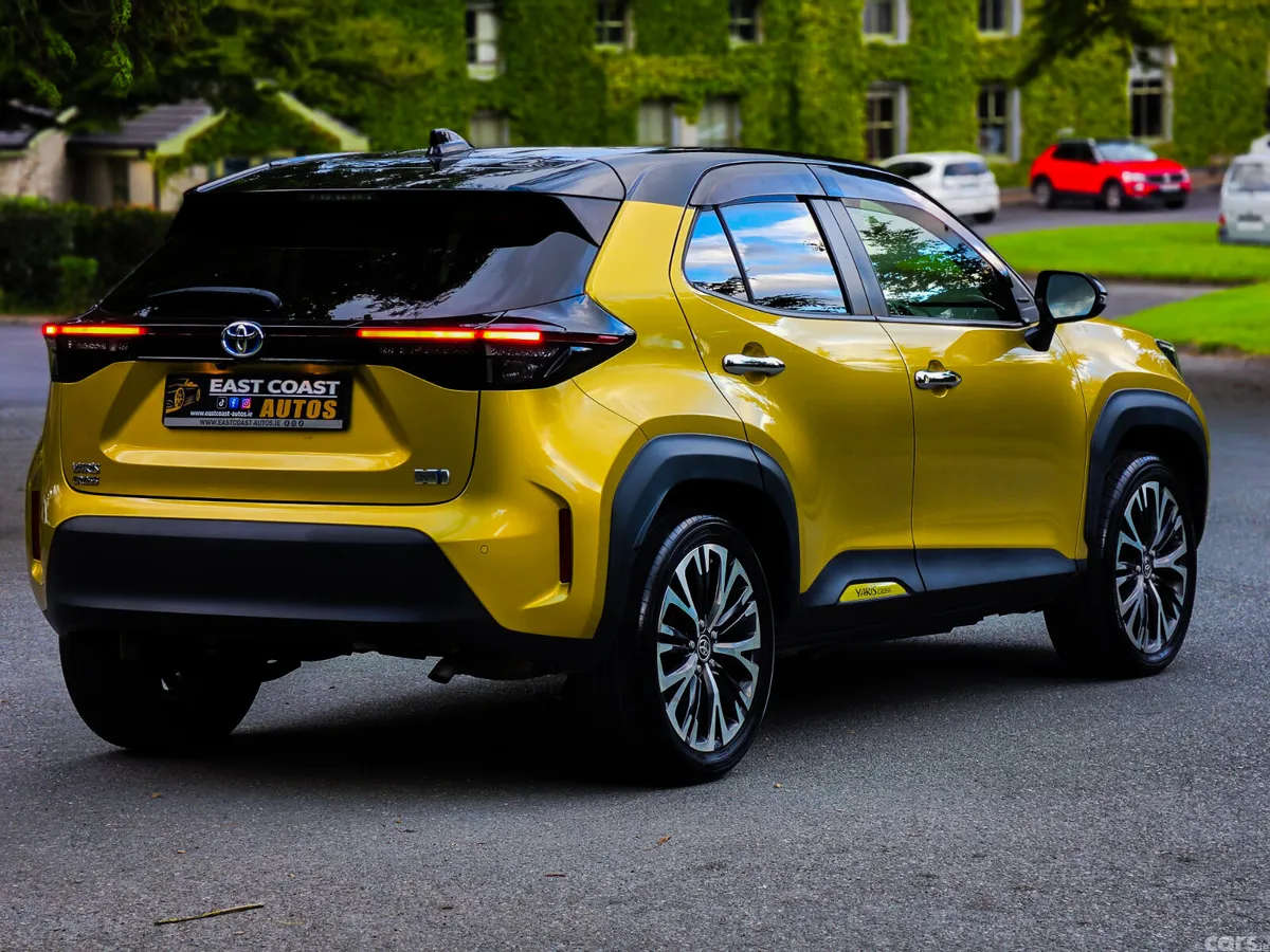 Toyota Yaris Cross Hatchback, Petrol Hybrid, 2021, Yellow