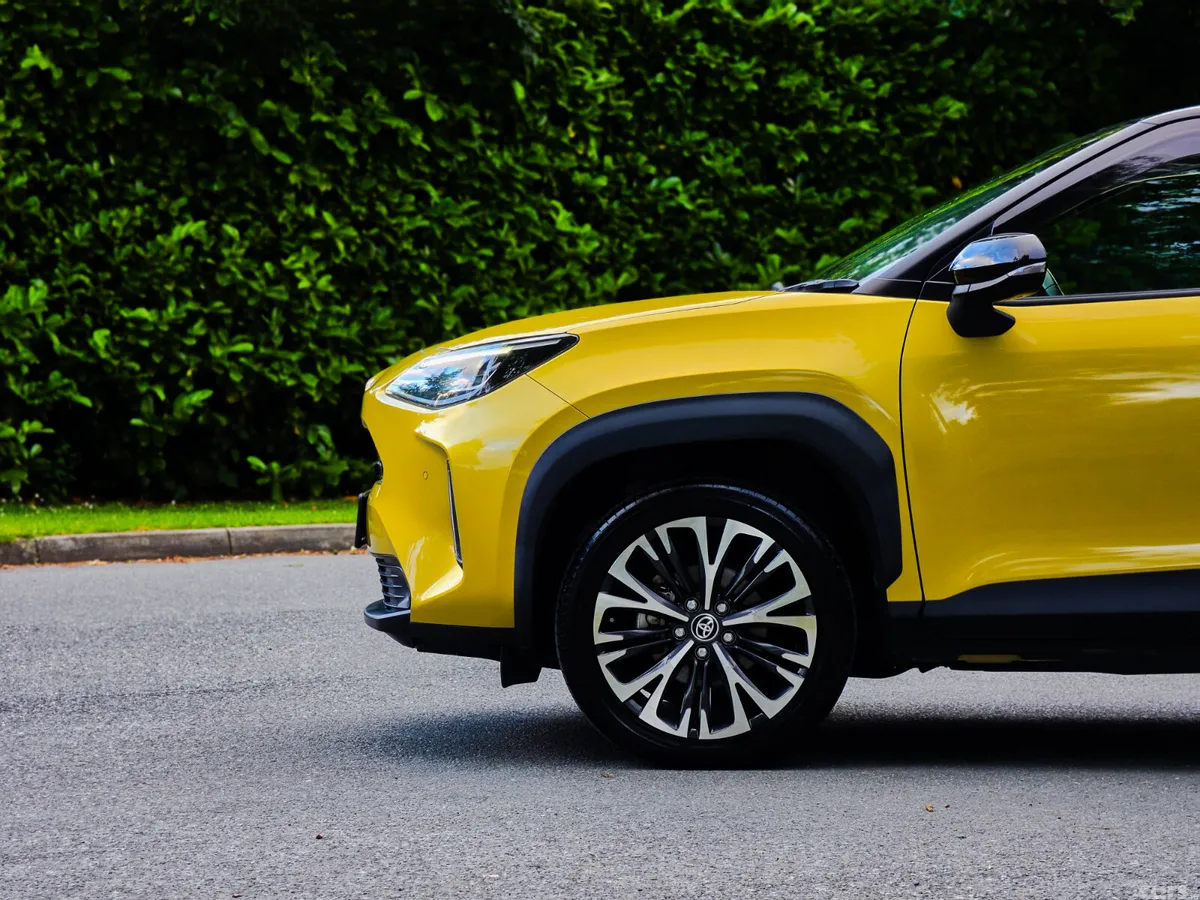 Toyota Yaris Cross Hatchback, Petrol Hybrid, 2021, Yellow