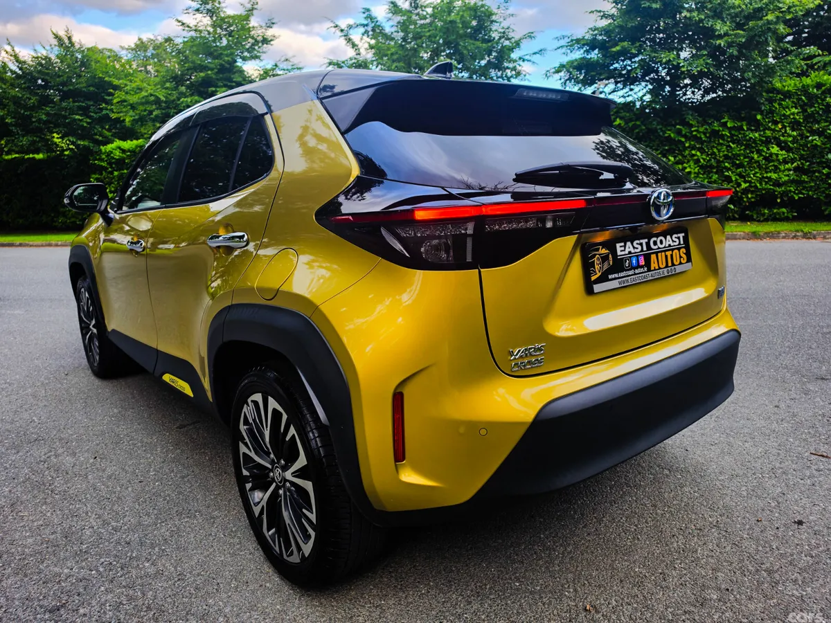 Toyota Yaris Cross Hatchback, Petrol Hybrid, 2021, Yellow