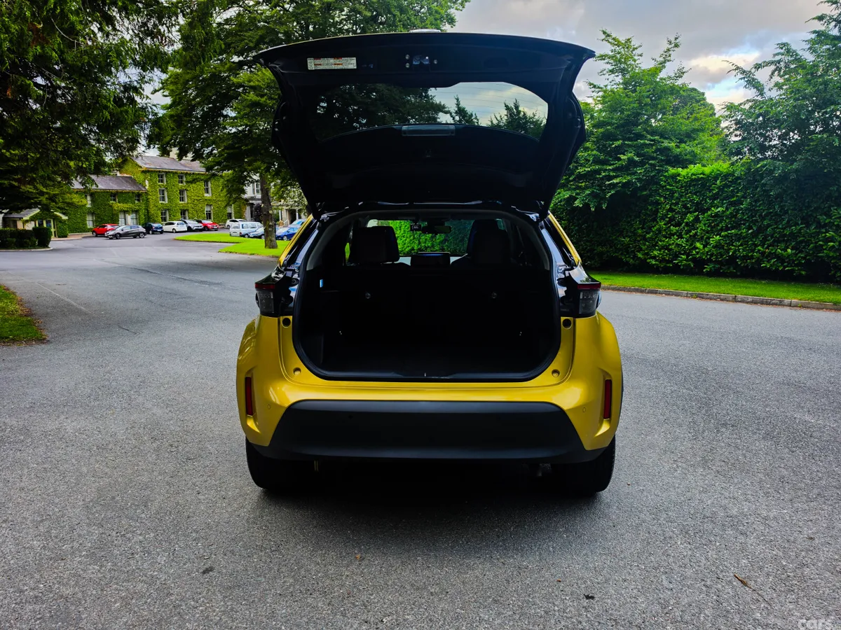 Toyota Yaris Cross Hatchback, Petrol Hybrid, 2021, Yellow