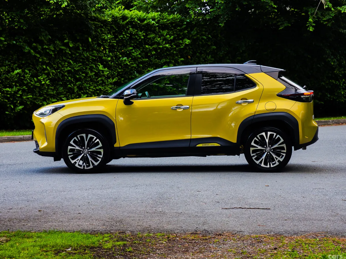 Toyota Yaris Cross Hatchback, Petrol Hybrid, 2021, Yellow