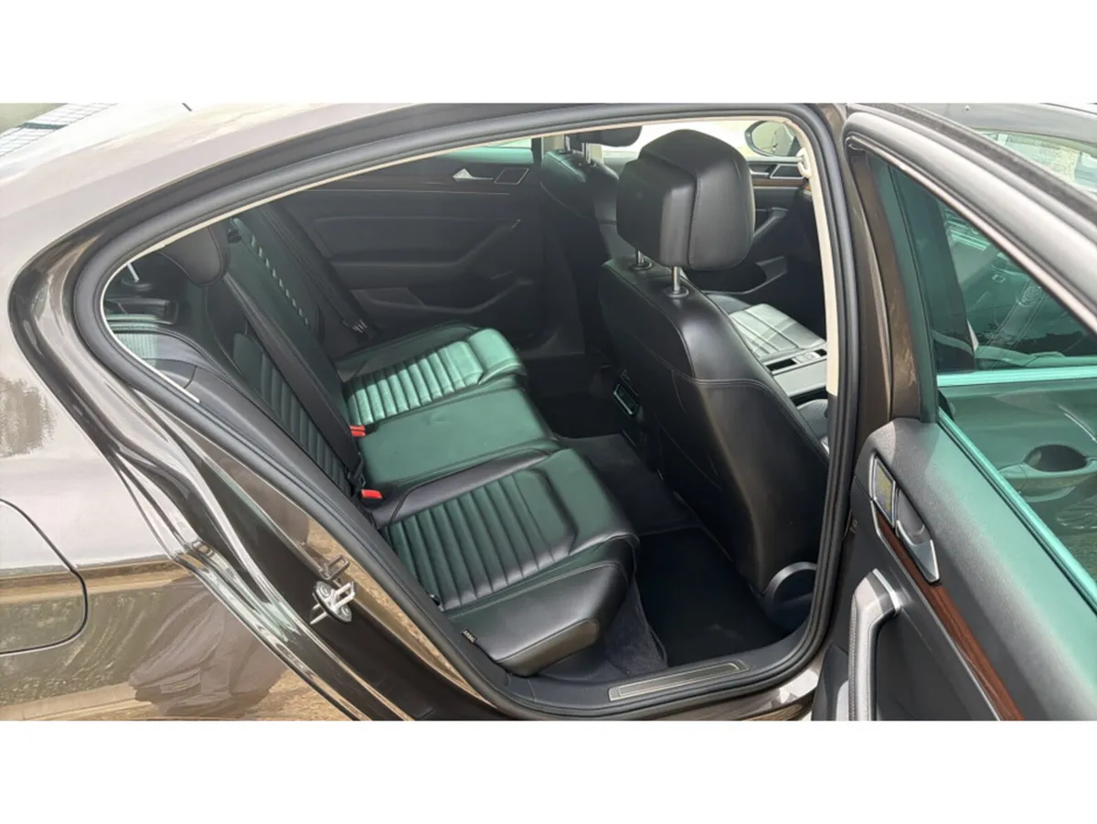 Volkswagen Passat Saloon, Diesel, 2019, Brown