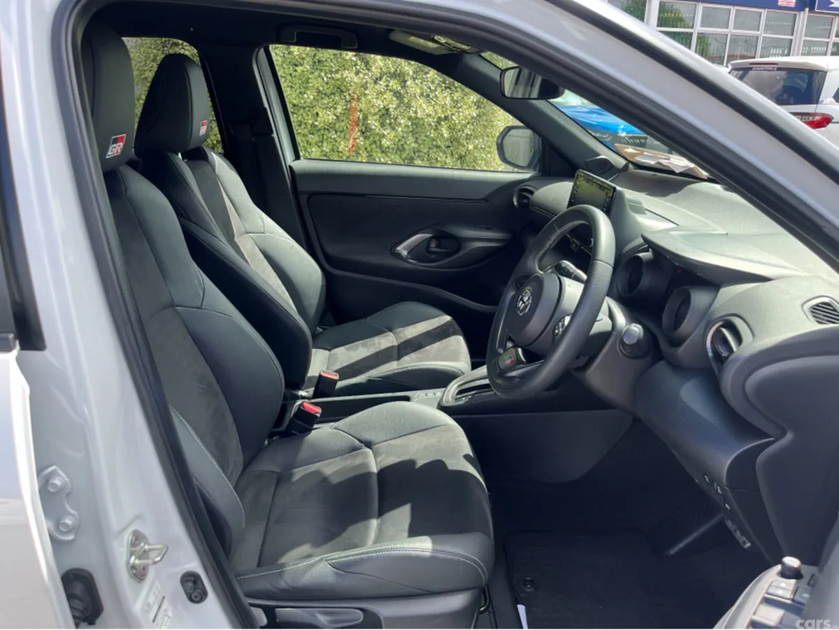 Toyota Yaris Cross SUV, Petrol Hybrid, 2023, White