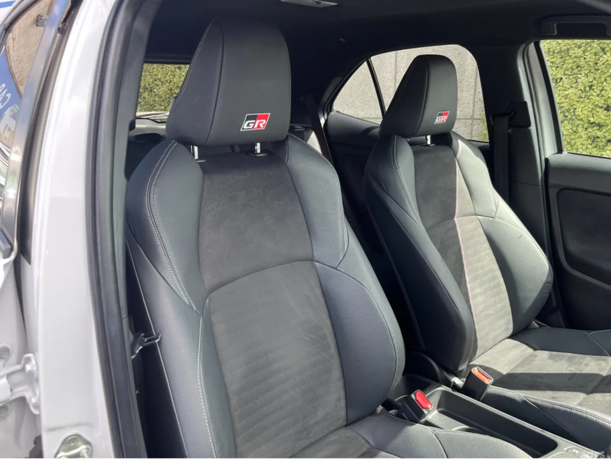 Toyota Yaris Cross SUV, Petrol Hybrid, 2023, White