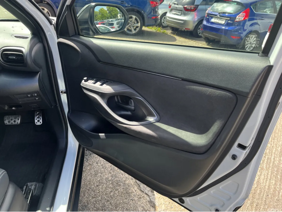 Toyota Yaris Cross SUV, Petrol Hybrid, 2023, White