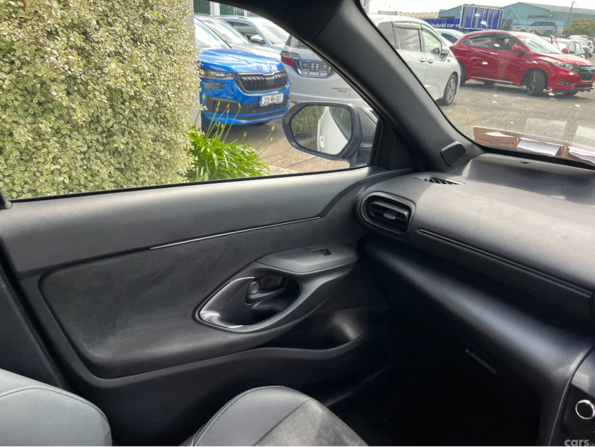 Toyota Yaris Cross SUV, Petrol Hybrid, 2023, White