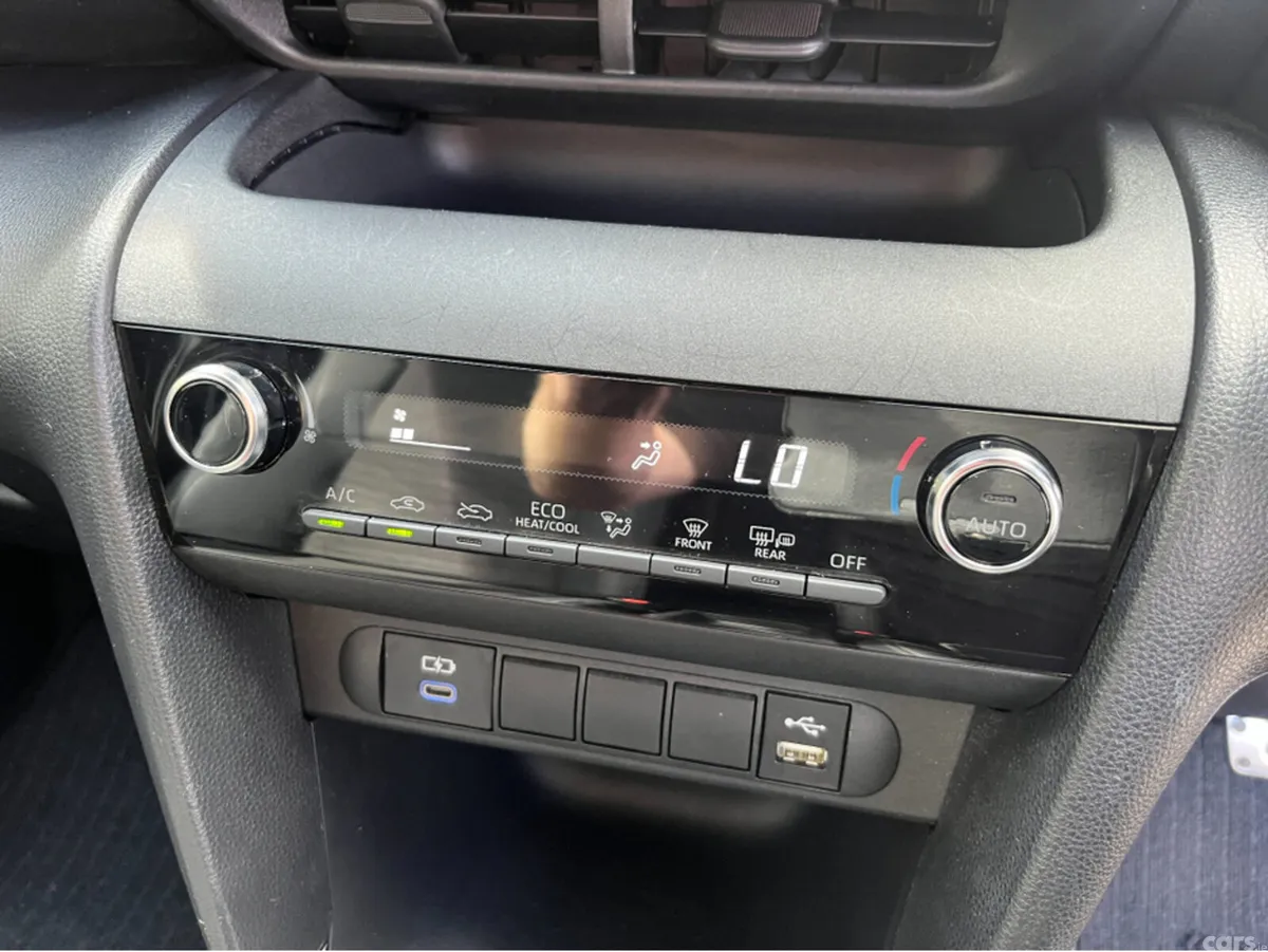 Toyota Yaris Cross SUV, Petrol Hybrid, 2023, White