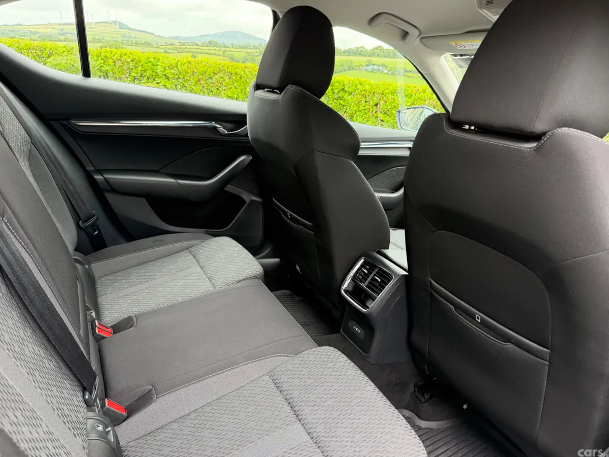 Skoda Octavia Saloon, Diesel, 2021, Blue