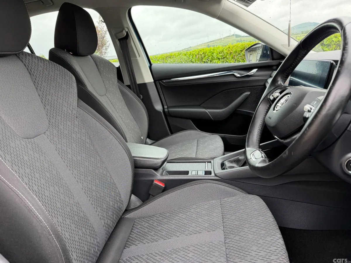 Skoda Octavia Saloon, Diesel, 2021, Blue