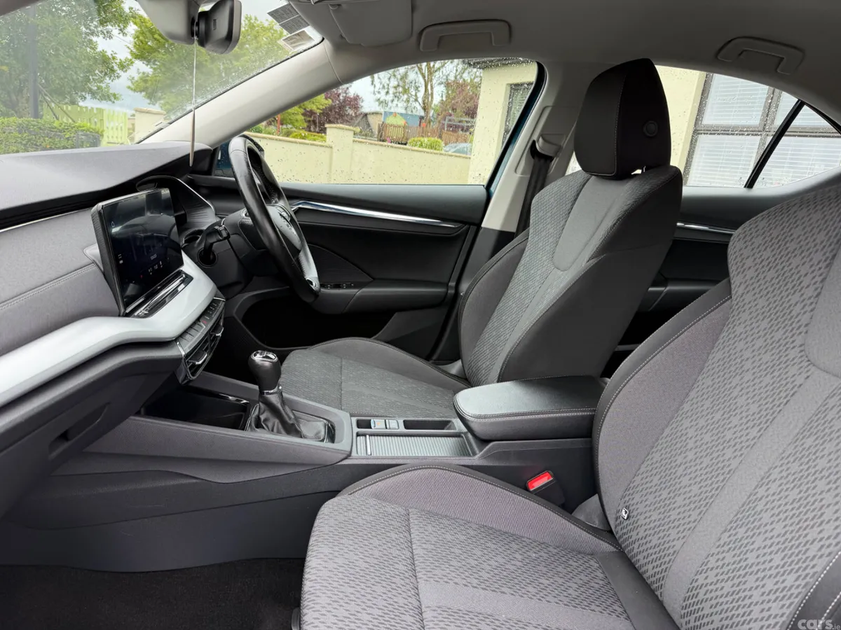 Skoda Octavia Saloon, Diesel, 2021, Blue